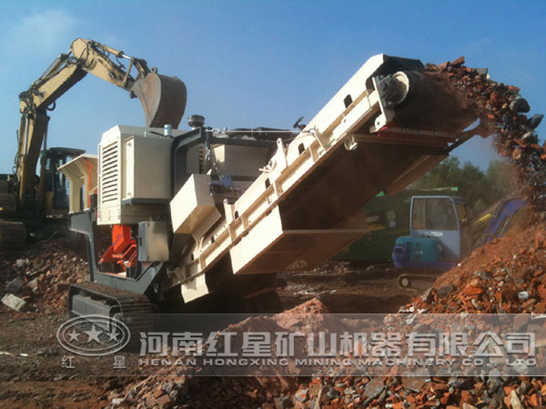 移動(dòng)式破碎站應(yīng)用現(xiàn)場(chǎng)