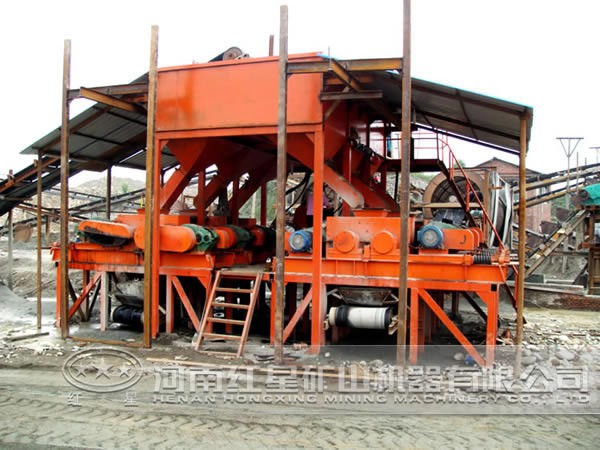 對輥破碎機現(xiàn)場