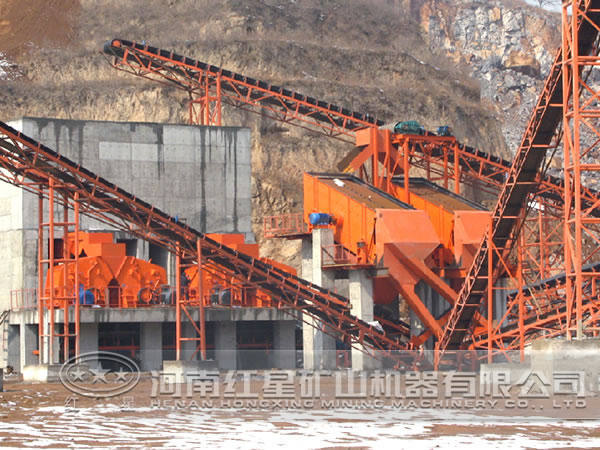 玄武巖破碎生產(chǎn)線現(xiàn)場(chǎng)