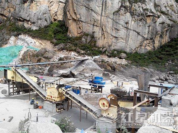 機(jī)制砂石生產(chǎn)線作業(yè)現(xiàn)場