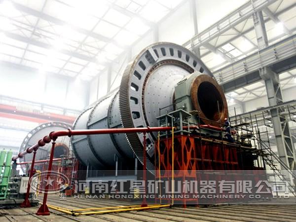 球磨機(jī)作業(yè)現(xiàn)場(chǎng)