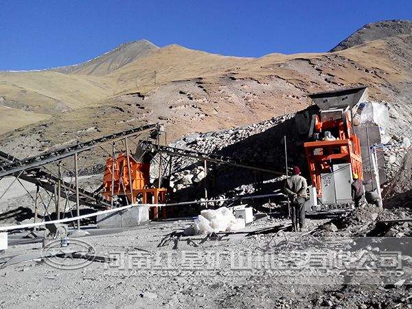 破碎生產(chǎn)線現(xiàn)場(chǎng)