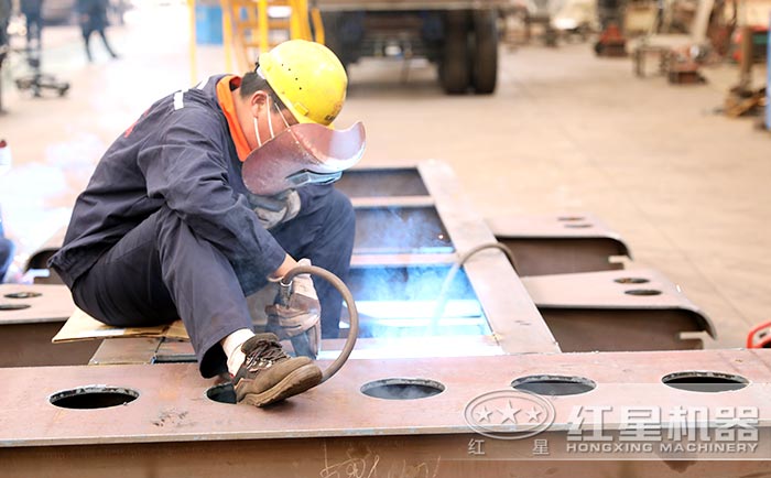 紅星重錘式破碎機(jī)廠家點(diǎn)