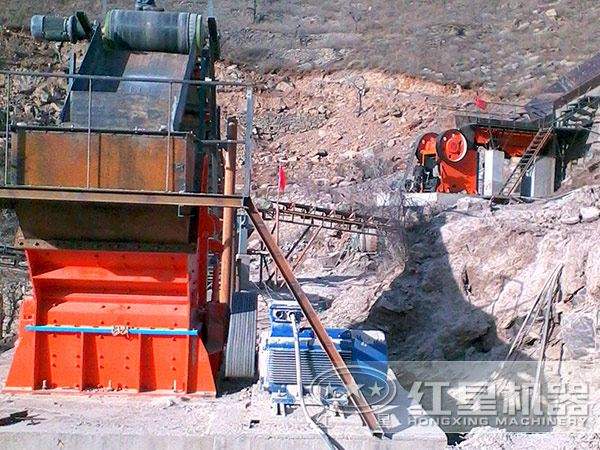 破碎生產(chǎn)線作業(yè)現(xiàn)場