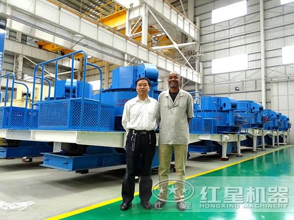 來(lái)我廠參觀制砂機(jī)的客戶