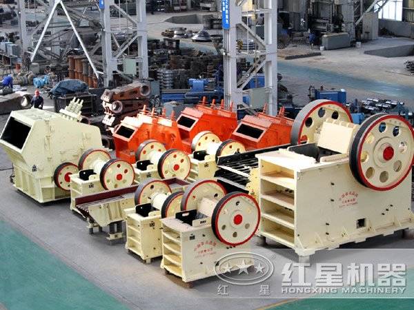 不同型號(hào)的顎式破碎機(jī)