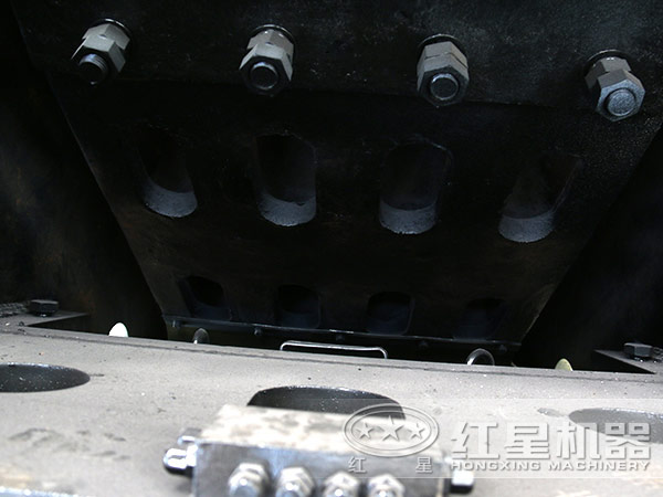 顎式破碎機局部近景圖