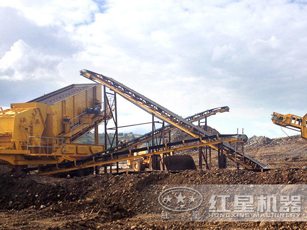 反擊式移動破碎站作業(yè)現(xiàn)場