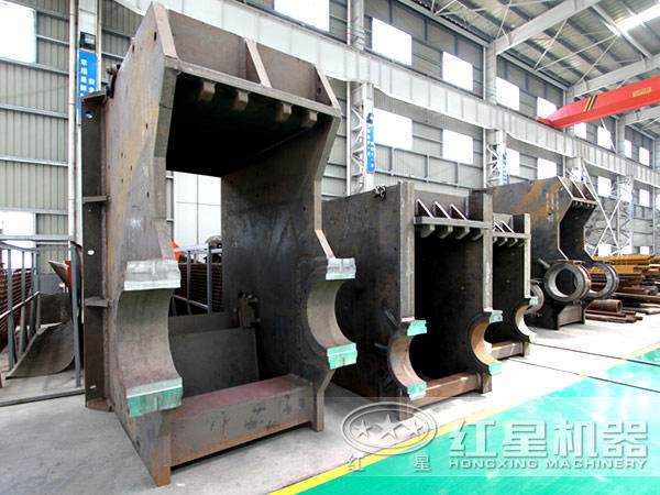 鄂式破碎機生產(chǎn)廠區(qū)