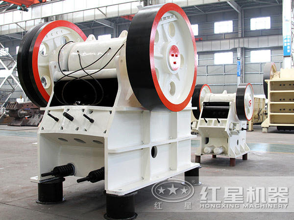 PE膨潤土顎式破碎機