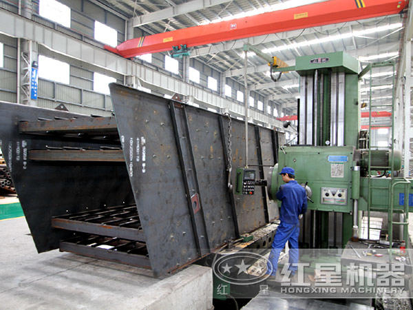 制造中的圓振動(dòng)篩