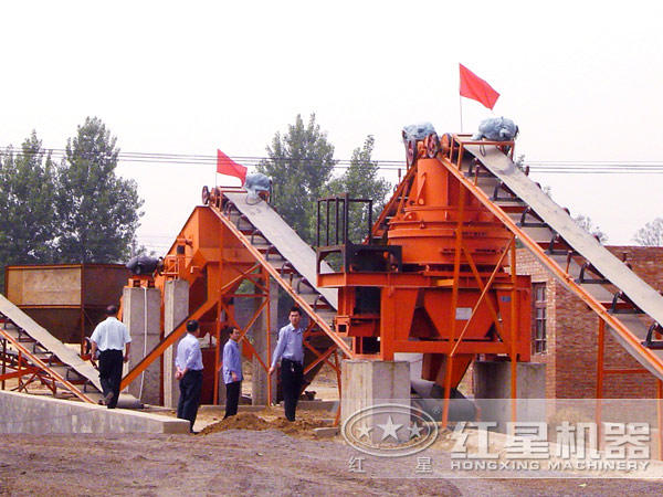 紅星技術(shù)人員對(duì)企業(yè)做技術(shù)指導(dǎo)