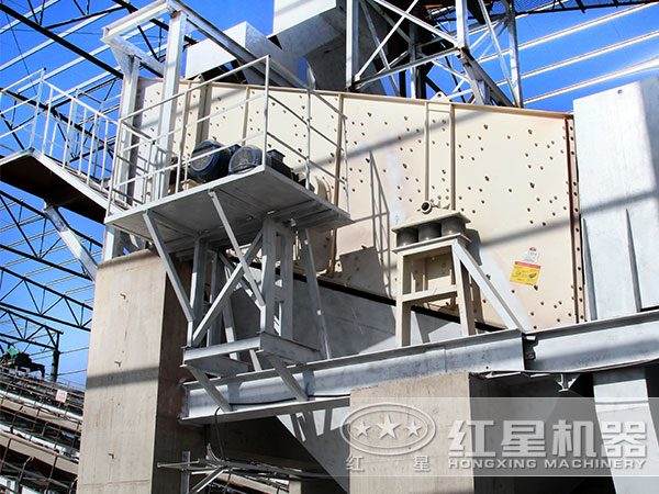 礦用振動篩作業(yè)現(xiàn)場