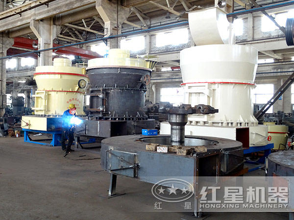 全新磨粉機生產現(xiàn)場