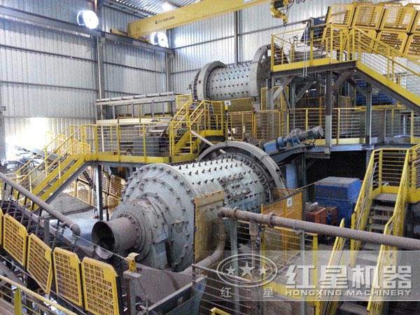 球磨機(jī)作業(yè)現(xiàn)場