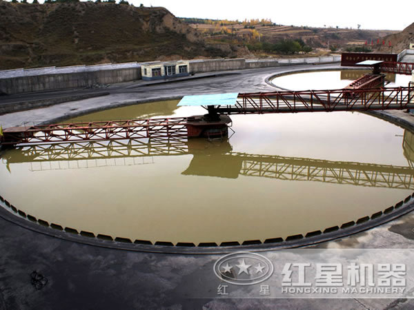 濃縮機(jī)作業(yè)現(xiàn)場