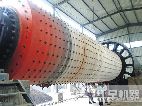 礦石球磨機(jī)作業(yè)現(xiàn)場(chǎng)