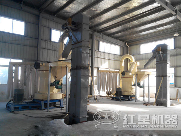 磨粉線中的高壓磨粉機作業(yè)現(xiàn)場