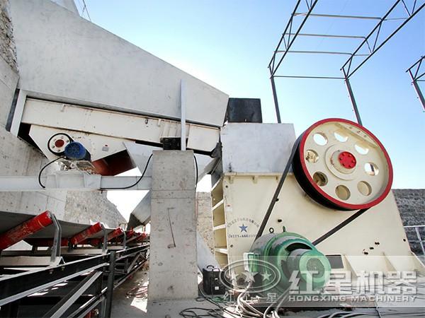 固定式破碎機作業(yè)現(xiàn)場