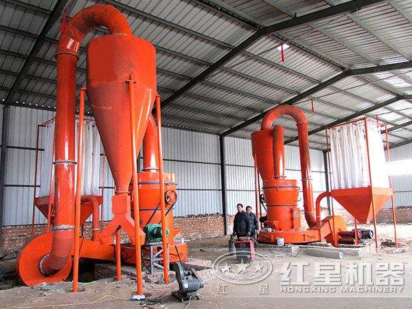 工業(yè)磨粉機(jī)作業(yè)現(xiàn)場(chǎng)