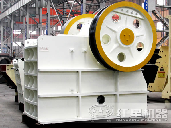 安山巖破碎生產(chǎn)線設(shè)備-顎式破碎機