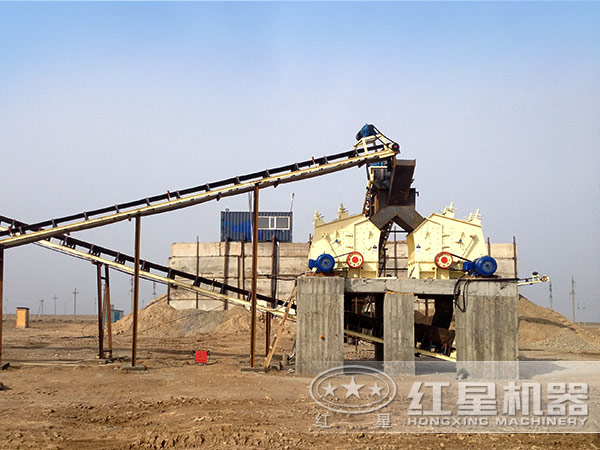 反擊式破碎機作業(yè)現(xiàn)場