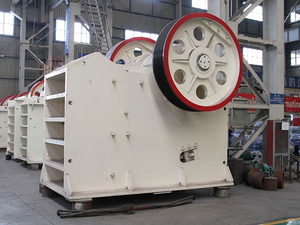 日產(chǎn)1萬(wàn)方的石子加工廠需要配置幾臺(tái)多大型號(hào)的顎破機(jī)？