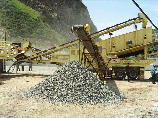 時產(chǎn)500噸的青石移動破碎機多少錢？輪胎式還是履帶式好？