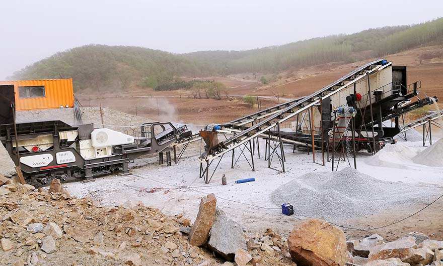 吉林時產(chǎn)350噸輪胎流動碎石機破碎青石生產(chǎn)線現(xiàn)場