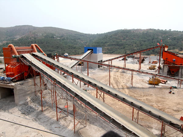 移動混凝土破碎機多少錢一臺？（時產(chǎn)150-300噸）