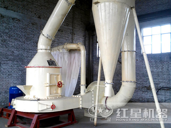 磨粉機(jī)作業(yè)現(xiàn)場(chǎng)