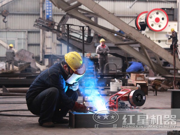 廠家車間工人作業(yè)現(xiàn)場