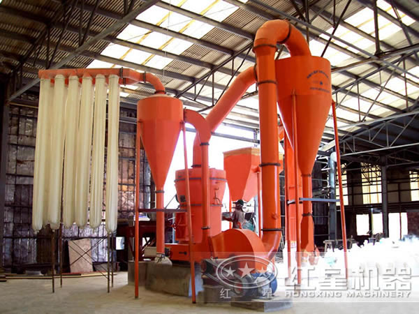 新型立式磨粉機作業(yè)現(xiàn)場