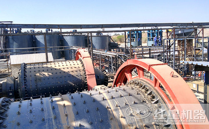 選礦廠球磨機(jī)作業(yè)現(xiàn)場(chǎng)