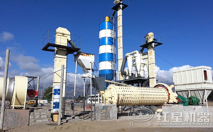 球磨機(jī)作業(yè)現(xiàn)場(chǎng)