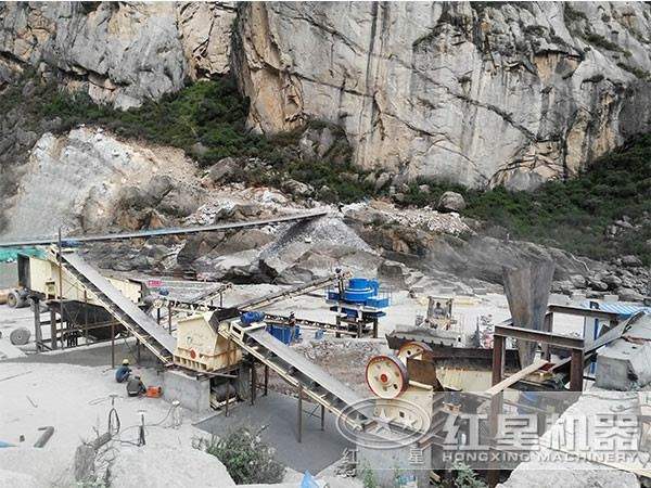 制砂生產(chǎn)線設(shè)備-顎式破碎機(jī)