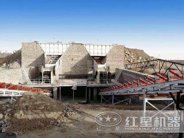 顎式破碎機生產(chǎn)現(xiàn)場