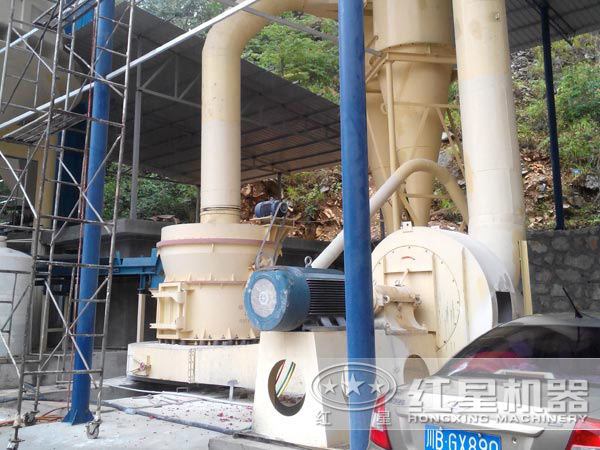 廠家磨粉機(jī)作業(yè)現(xiàn)場(chǎng)