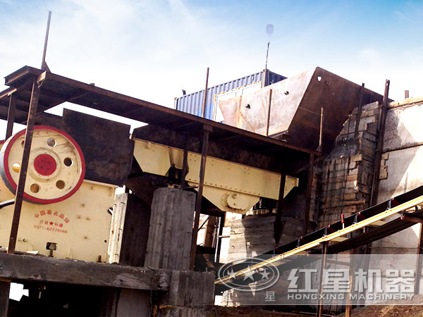 顎式破碎機生產(chǎn)現(xiàn)場