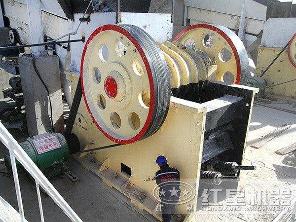 顎式破碎機調試現(xiàn)場