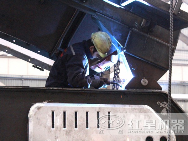 紅星移動(dòng)破生產(chǎn)焊接現(xiàn)場(chǎng)