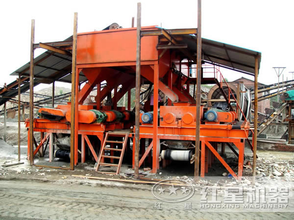 對(duì)輥機(jī)作業(yè)現(xiàn)場(chǎng)