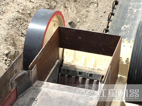 顎式粗碎機(jī)現(xiàn)場(chǎng)圖