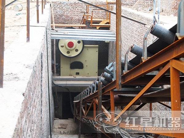 河南某客戶粉碎機(jī)現(xiàn)場(chǎng)圖