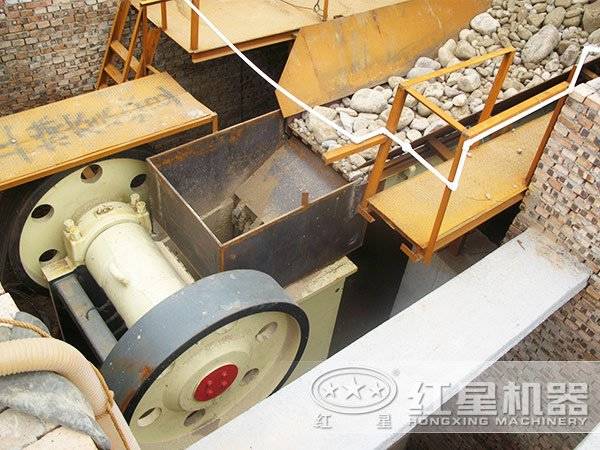 顎式破碎機(jī)進(jìn)料圖