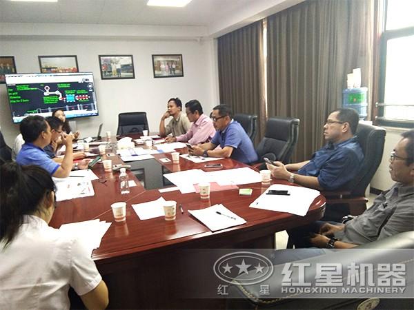 紅星技術(shù)人員與客戶探討方案圖