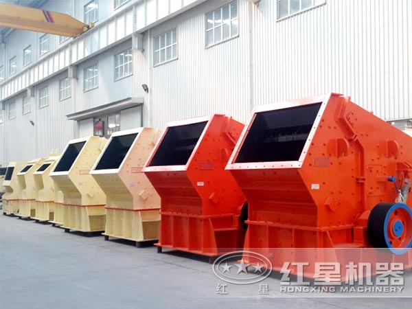 新型環(huán)保石灰石反擊式破碎機(jī)