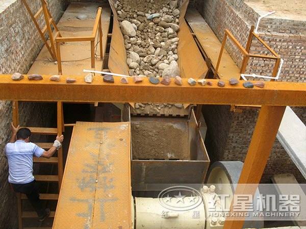 顎式破碎機(jī)進(jìn)料圖