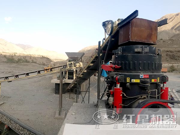 HXGYS圓錐破碎機(jī)破碎現(xiàn)場圖