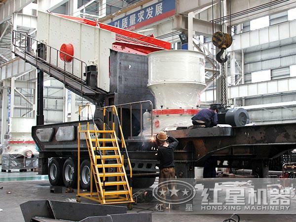 紅星石灰石移動(dòng)破碎站生產(chǎn)車(chē)間